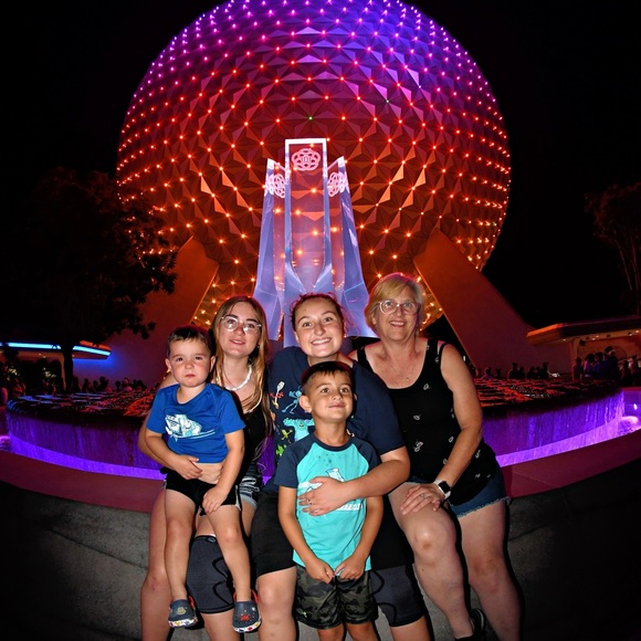 Meet your Posher, Luanne - Picture 1 of 3